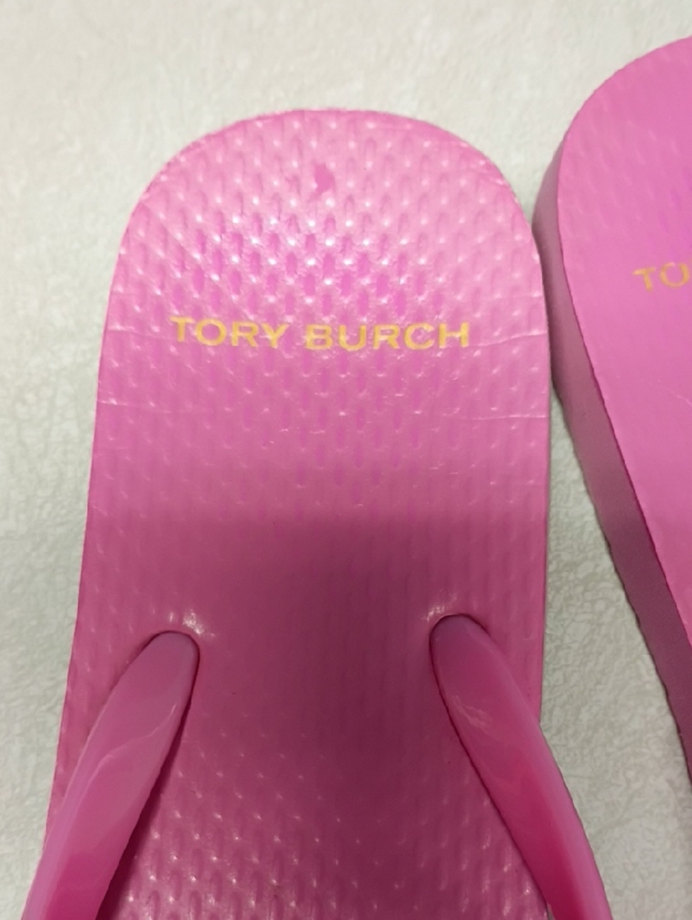 Tory Burch Hot Pink Logo Medallion Flip Flop Sandals - Picture 2 of 5